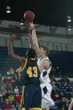 Peterson's Miraculous Three Sinks Murray State At The Buzzer 65-64 Image
