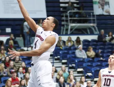 Isaiah Williams layup