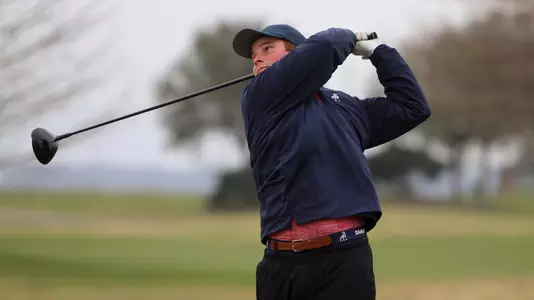 Men's golf action