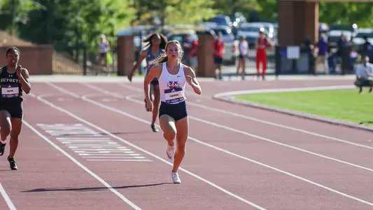 Hannah Lueders action shot