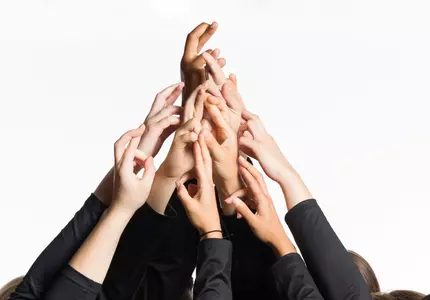 cropped huddle vball