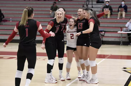 Volleyball Win at Maryland