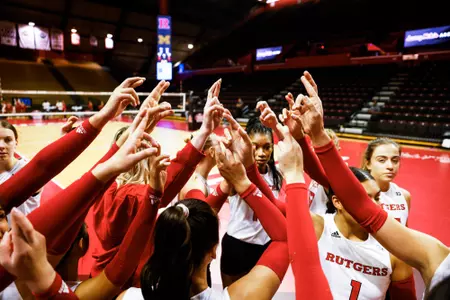 Rutgers Volleyball huddles at Jersey Mike's Arena