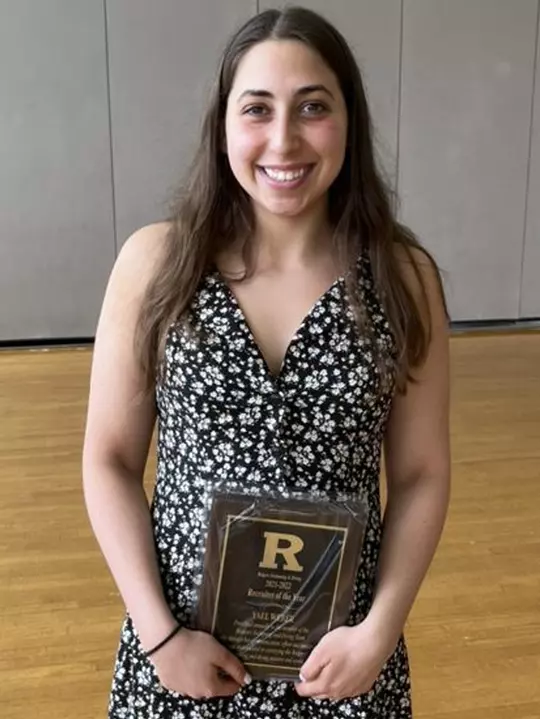 Yael Weber with the Recruiter of the Year Award