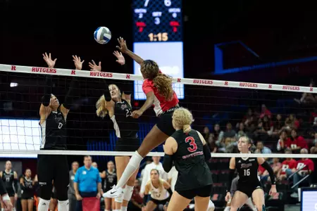 Zharia Harris-Waddy on the attack against Rider at Jersey Mike's Arena