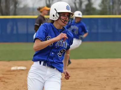 Jacks sweep Jags in Ralston, Neb.