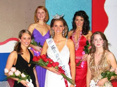 Hoffman crowned Miss South Dakota