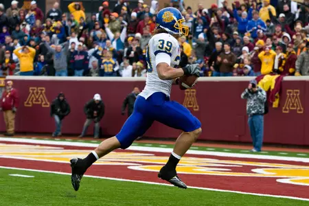 Defense shines, but Jacks fall at Minnesota