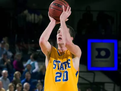 Callahan cracks top-10 in Jackrabbit win