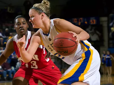 Strong second half lifts SDSU past Bison