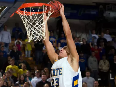 Jackrabbit men fall short at Oakland