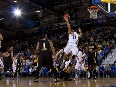 Oakland escapes Frost with 85-82 win