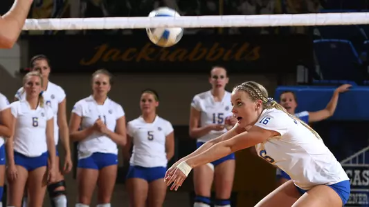 Late rally lifts Jacks past Oakland