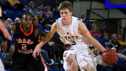 Rabbits roll Leathernecks in Macomb