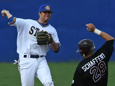 SDSU roughed up by Gents