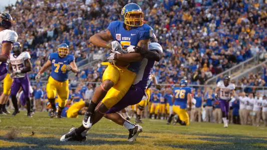 Jacks fall short against No. 2 UNI