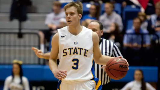 Jacks win streak snapped in Grand Forks