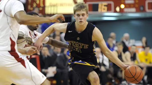 Jackrabbits stun Huskies in Seattle