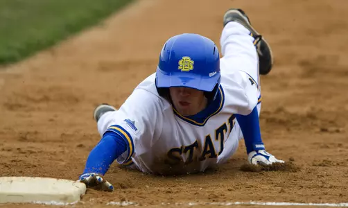 Oakland takes series opener, 10-3