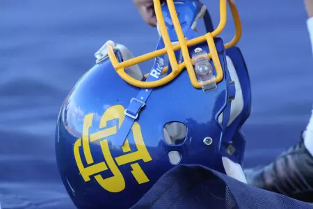 Jacks thumped by Illinois