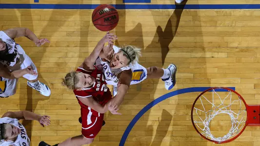 Jacks close first half at NDSU