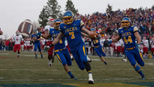 Jacks roll past Coyotes, 31-8