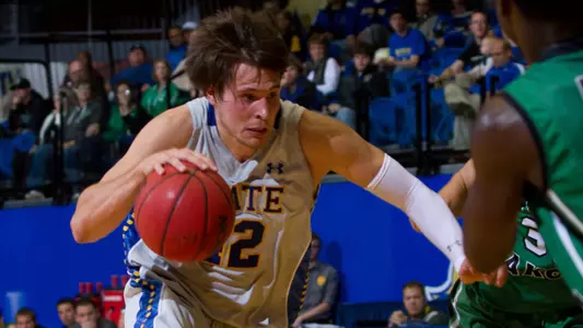 Jacks survive North Dakota, 71-70