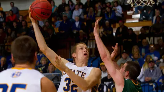 Strong second half leads Jacks past ?Dons