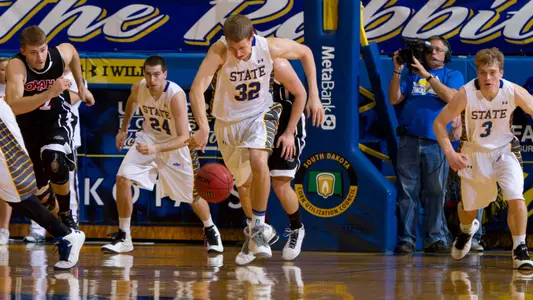 Jacks win Summit opener over Omaha, 78-63