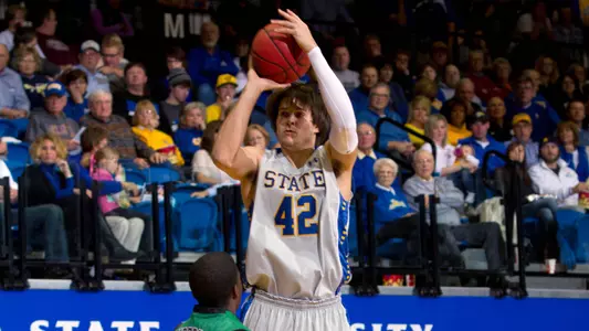 Jackrabbits roll Trojans in Frost, 83-52