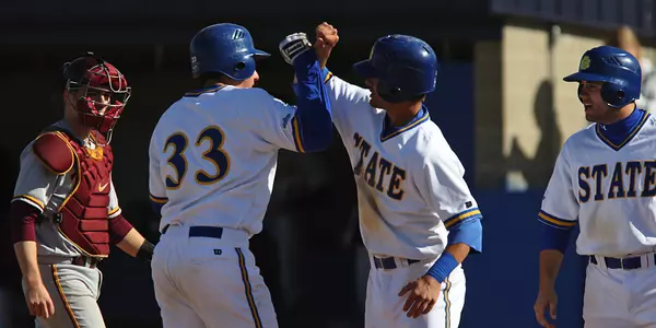 Machbitz homer, defense lift Jacks