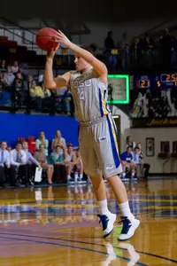 Jacks breeze past Oakland, 83-48