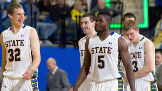 Leathernecks host championship rematch