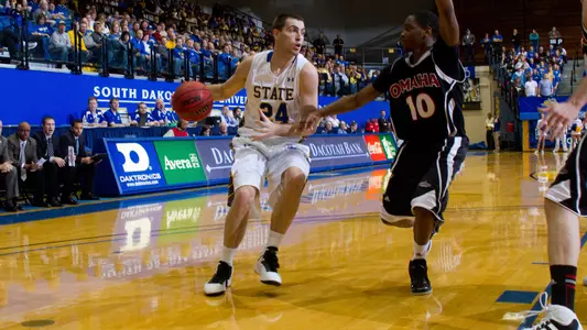Jacks close first half at IUPUI