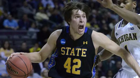 Jacks battle, but fall at Minnesota