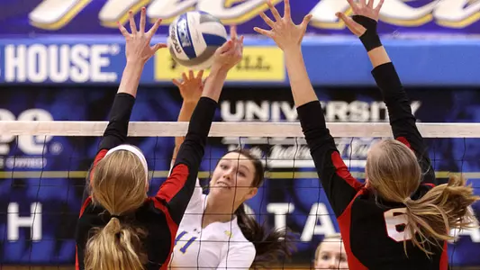 Volleyball Beats Omaha 3-1