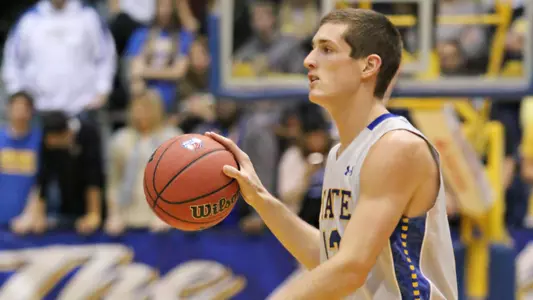 Jacks survive in Kansas City, beat ?Roos, 65-60