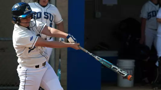 Softball splits on Saturday at Gaucho Classic
