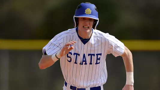 Jacks rally past Oakland, 6-4