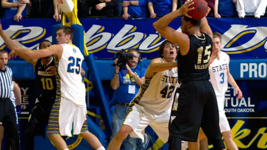 Red Hot Oakland hosts Jackrabbits