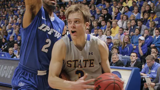 Jacks down ?Dons, advance to Summit Finals