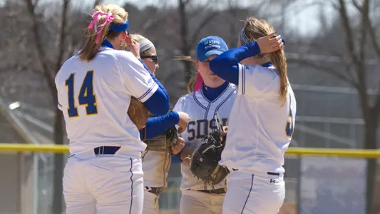 Softball falls twice against Western Illinois