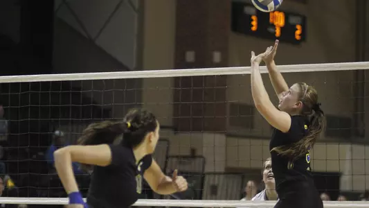 Volleyball falls to the Mastodons, 3-0