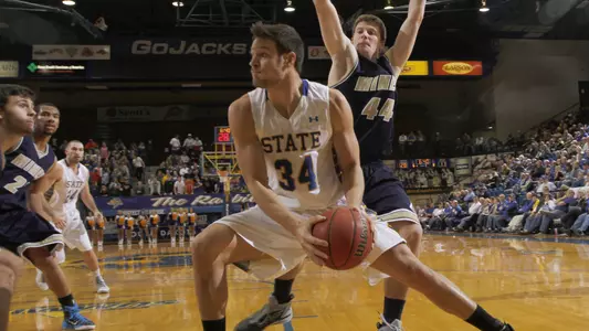 Larson?s double-double not enough at Idaho