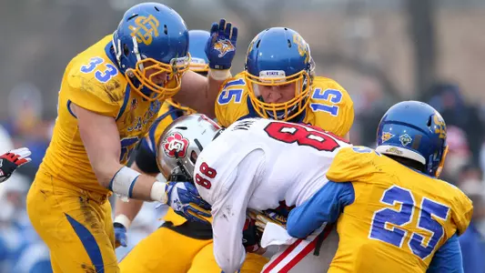 Jackrabbits cruise past USD, 37-14