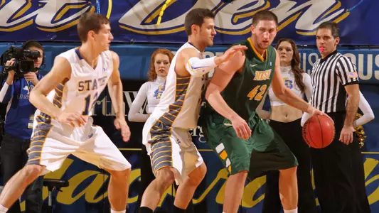 Jacks look to stay hot against Bison