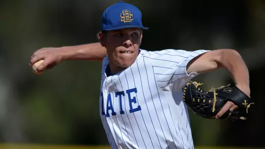 Jackrabbits, Chicago State split 2-1 decisions