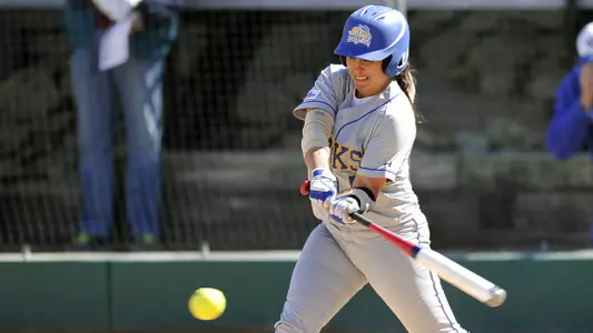 Softball Falls Twice in Florida