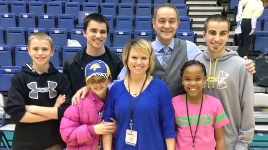 Thune Tabs Nagys for 2014 Angels in Adoption Award