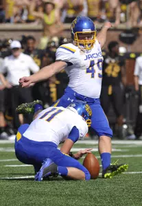 Jackrabbits recover to defeat UNI